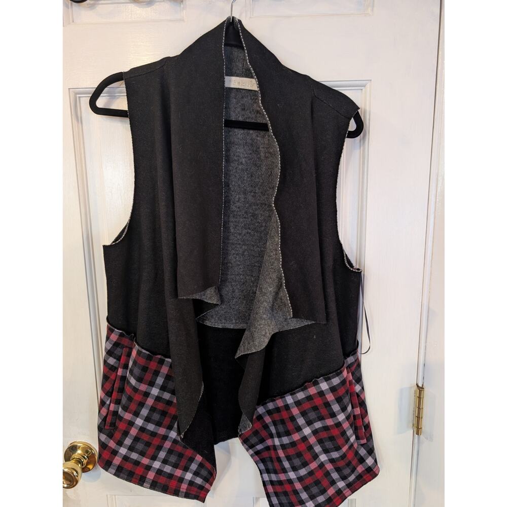 Stella Sky Grunge Black With Red Plaid Waterfall Sweater Vest Medium